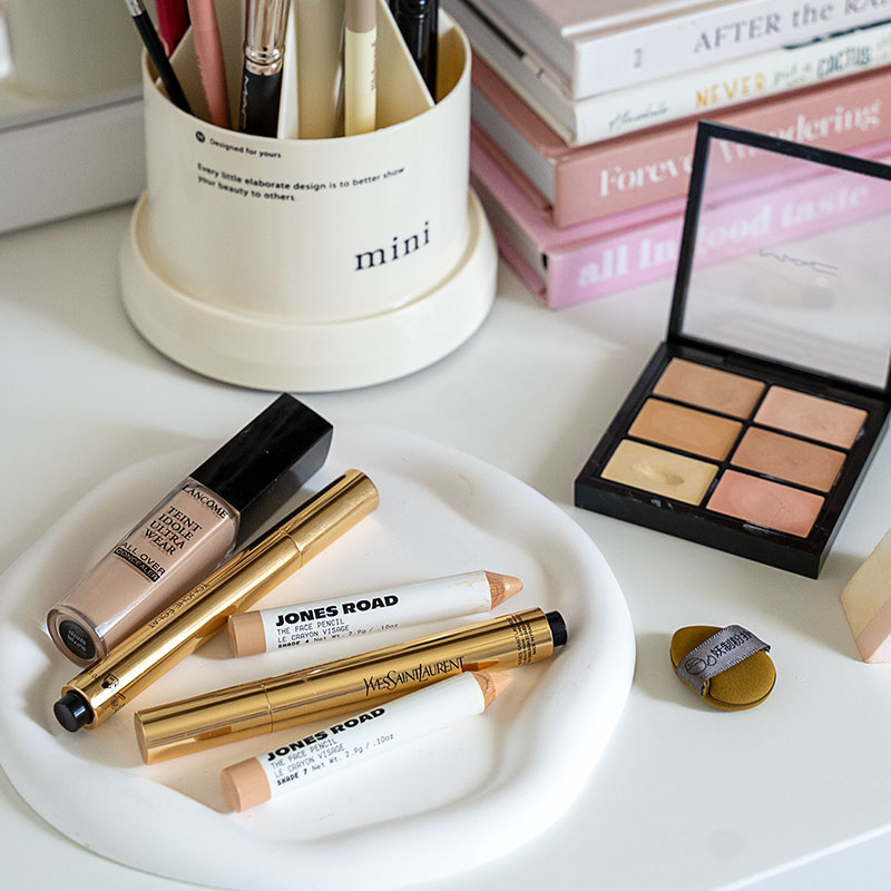 Different types of concealers for the under eye area